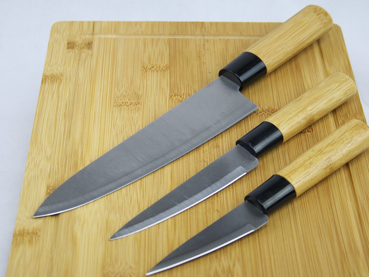 Set 3 coltelli + tagliere in bambù 35x25 cm - Butcher Bros